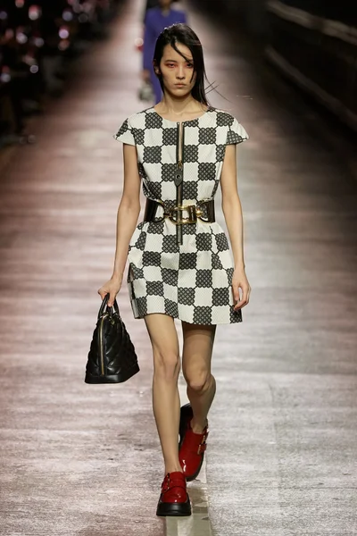 Look 19